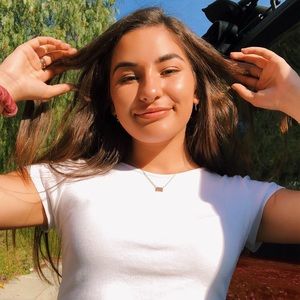 Meet your Posher, Eva